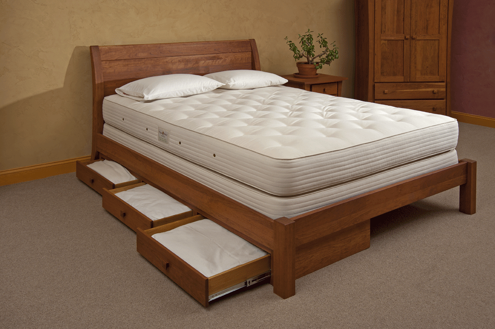Кровать двуспальная деревянная "Уют"