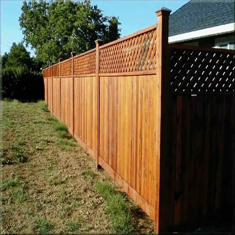 Забор деревянный с сеточкой