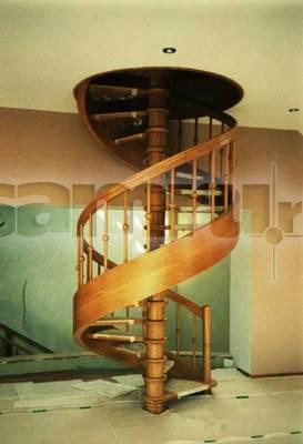 Деревянные лестницы в частном доме "Мечта"
