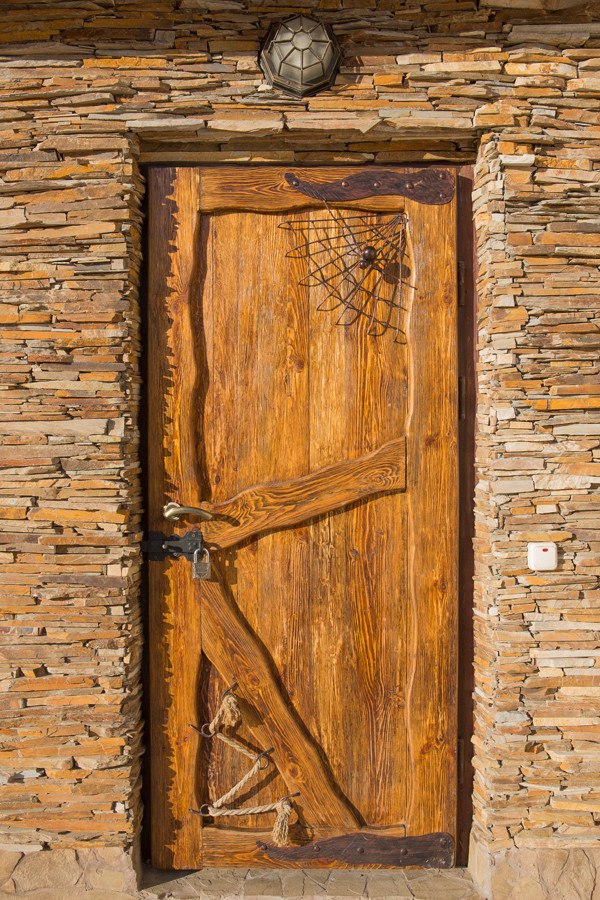 Двери деревянные из массива входные №9