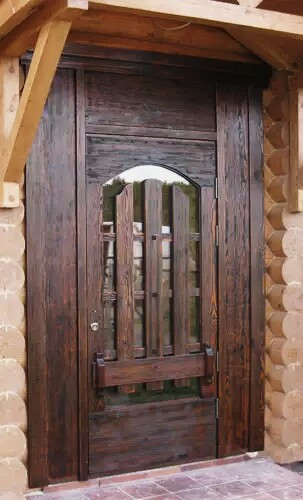 Деревянная входная дверь в дом №6