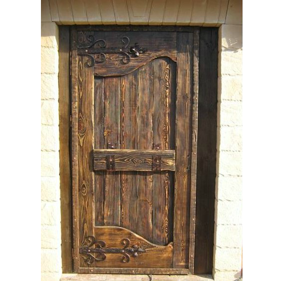 Деревянная дверь под старину